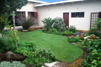 Courtyard / Avenues Guesthouse B&B in Mossel Bay